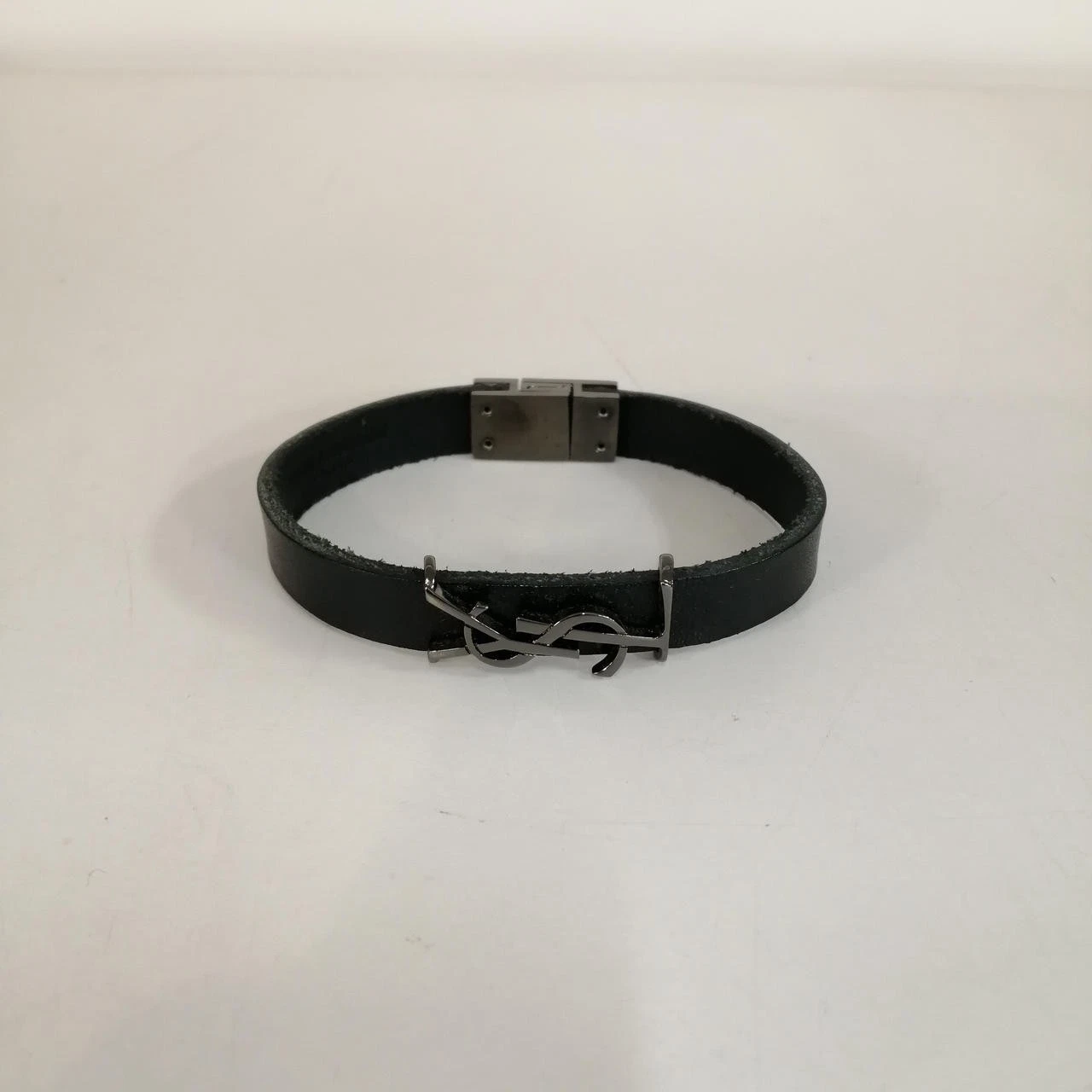 SAINT LAURENT (YSL) Y0702 Saint Laurent Bracciale in pelle con logo Ysl nero