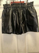 Women s Black Faux Leather Pull-On Shorts Size M Elastic Waist Pockets