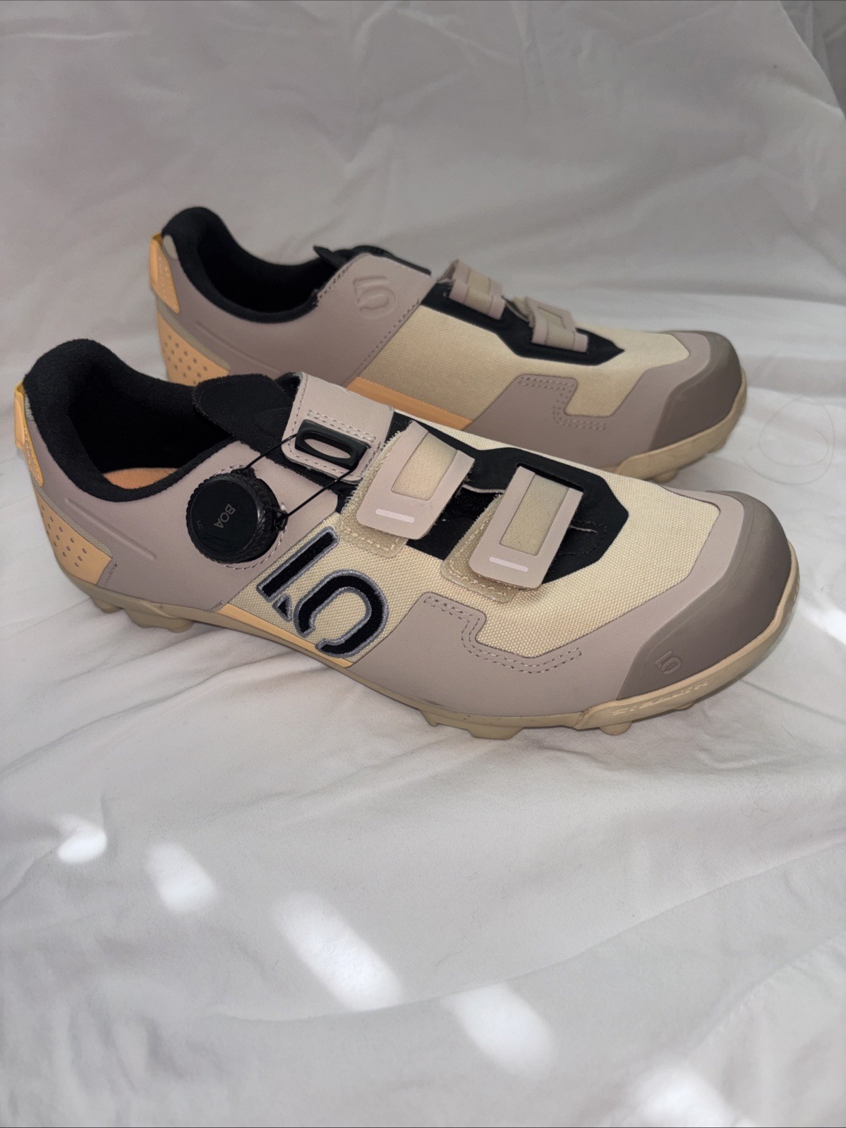 Shoes, Size 8.5 Sand Strata