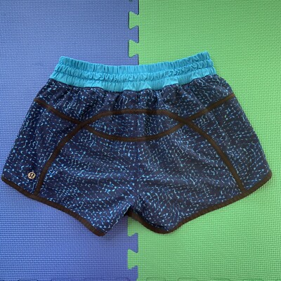 Lululemon Tracker Short III Size 6 Samba Snake Kayak Blue Hero  W7D51S Workout