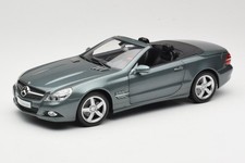 B66962389 Mercedes SL R230 Amiant Green Minichamps 1/18
