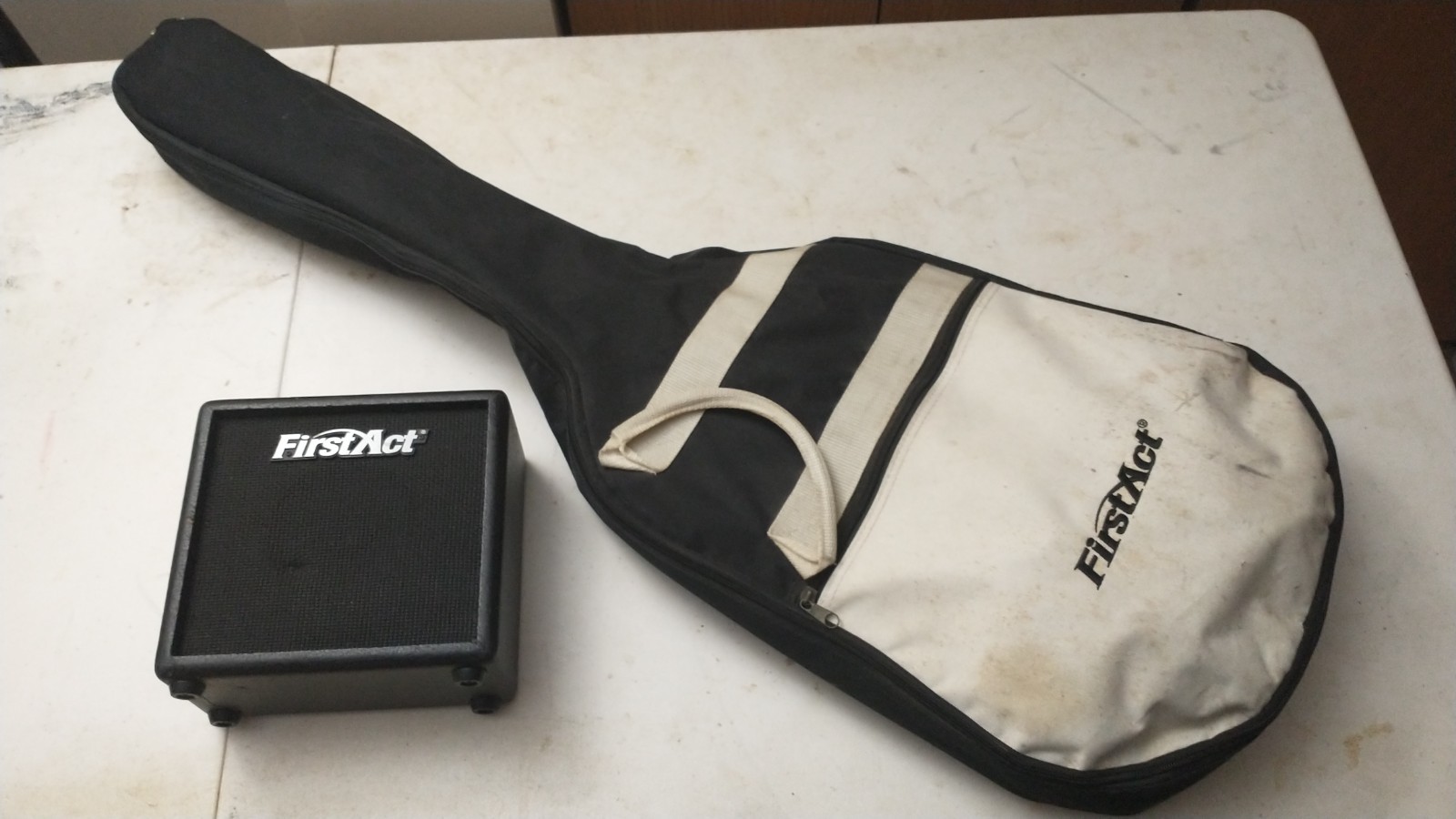First Act Electric Guitar Black/White Right Hand