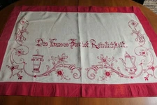 ANTIQUE LINEN REDWORK WALL HANGING W/ DICTUM DES HAUSES ZIER IST REINLICHKEIT