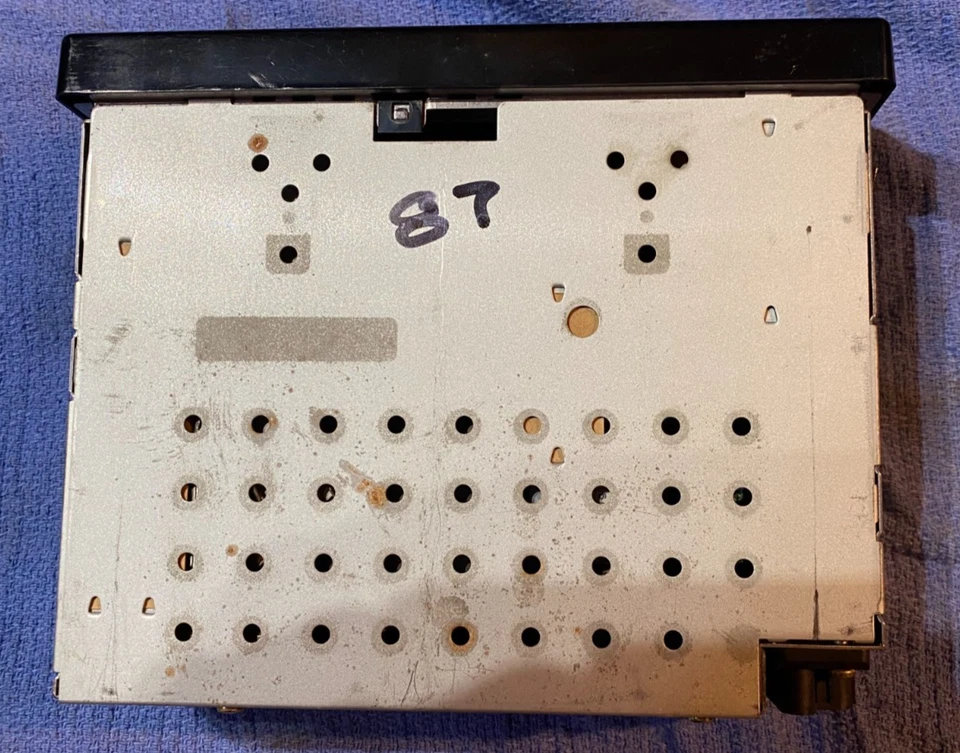 Radio and Cassette Tape Player. Fits Saab 900 - Image 4 of 4