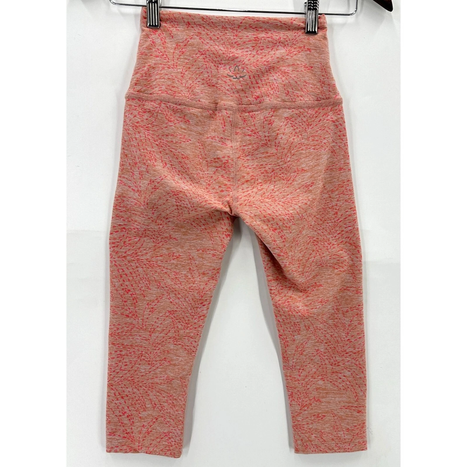 beyond-yoga pull on cropped stretch pattern leggings