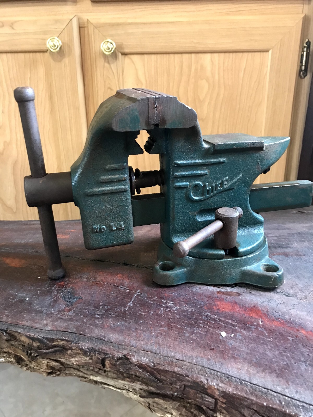 Vintage Chief L4 4” Bench Vise w/ Pipe Jaws & Anvil Swivel Base USA