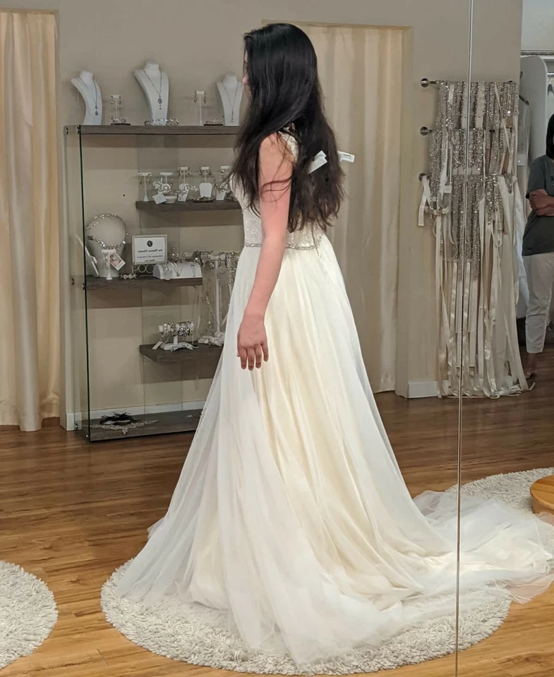 Allure Ivory Wedding Dress - Image 3 of 4