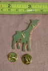 Vintage Shelburne Museum Giraffe Animal Vermont Souvenir Enamel Jacket Lapel Pin — photo 4