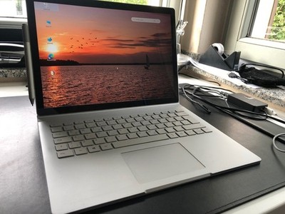 Microsoft Surface Book  i5-6300u 8GB Ram 238GB SSD inkl. Microsoft Dock