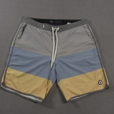 Vuori Cruise Board Short Men's Sz 34 Smoke Wave Stripe Hybrid Athletic