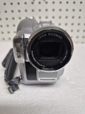 ★パナソニック Panasonic ビデオカメラ VDR-D300 Panasonic VDR-D300 DVD camcorder at Crutchfield