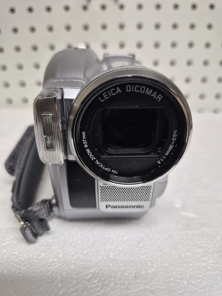 Panasonic VDR-D300 DVD Camcorder 3CCD 10x Optical Zoom Video Camera Tested - Image 4 of 4