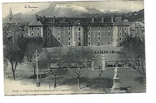 05 GAP PLACE DU BARON LADOUCETTE ET BARRACKS VIEILLE