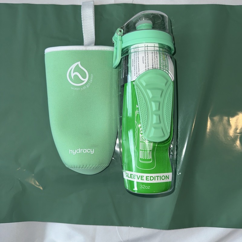   New Hydracy Water Bottle Lime, Green 32oz with case And Color 10 Inches X 4”