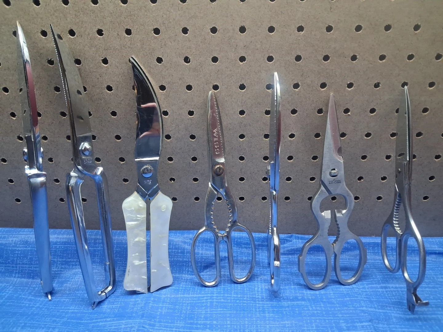 Lot Of 7 Vintage Kitchen Farm Poultry Shears Stainless Steel Scissors Italy
Opens in a new window or