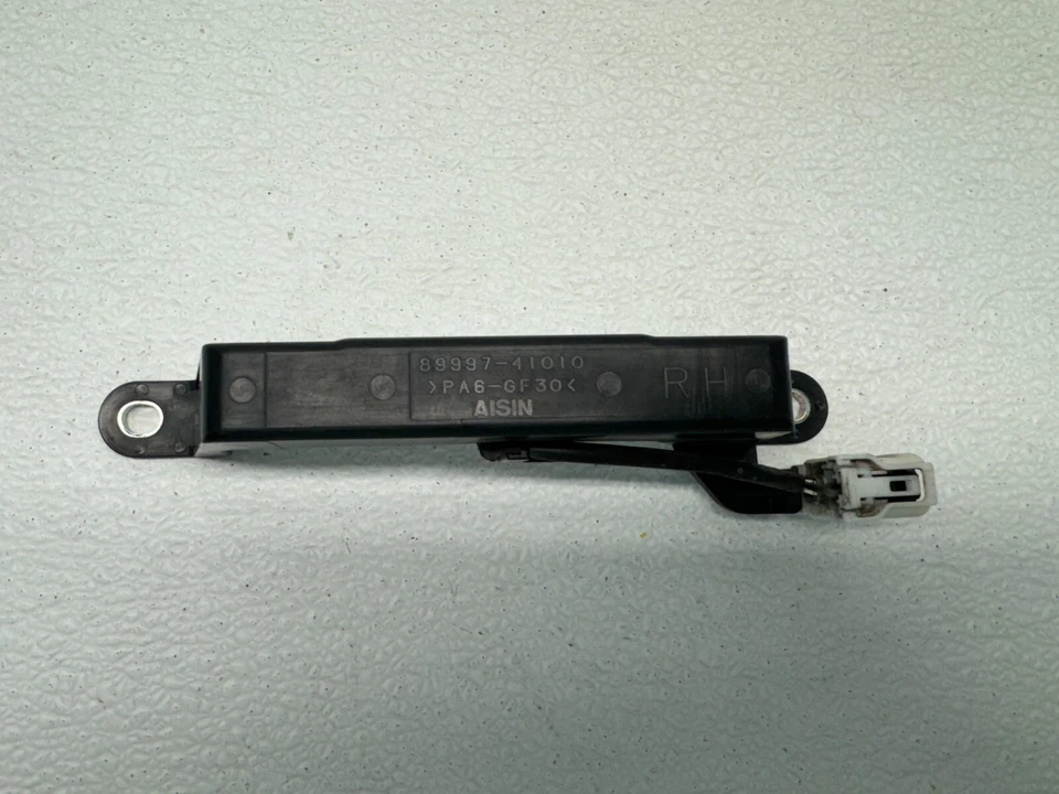 LEXUS IS250 IS350 Avalon Camry 8999741010 ANTENNA KEYLESS ENTRY SENSOR REAR - Image 2 of 4