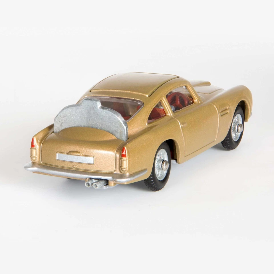CORGI MODEL CLUB 1/46 JAMES BOND 007 "GOLDFINGER" 1963 ASTON MARTIN DB5 GOLD 261 - Image 3 of 4