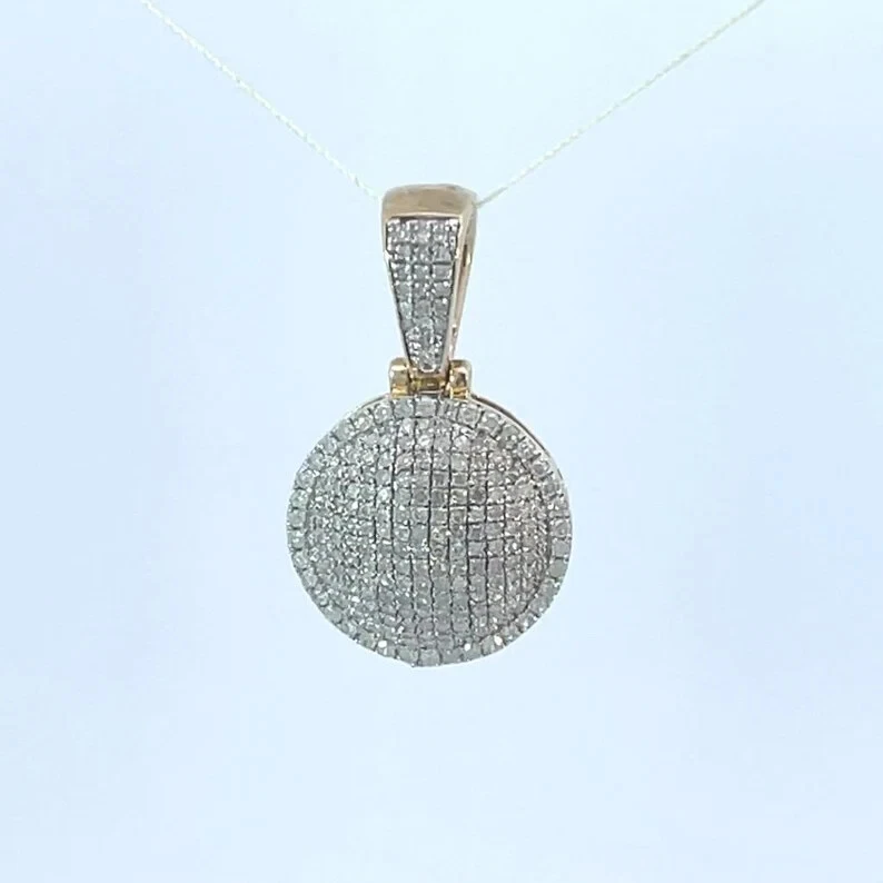 Pingente de berloque masculino cluster de ouro amarelo 14K corte redondo diamante cultivado em laboratório 0,90 ct - Imagem 2 de 4