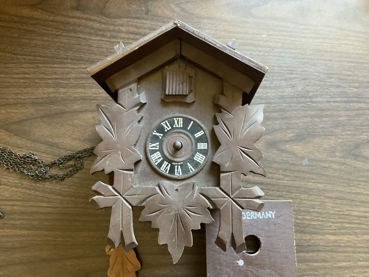 Vintage Black Forest Wood Cuckoo Clock Birds Mfg Co. West Germany