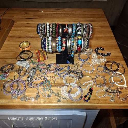Huge Lot Of 95+ Vintage bracelets Bangles Silver gold tone Glass Gemstone 4.6lbs