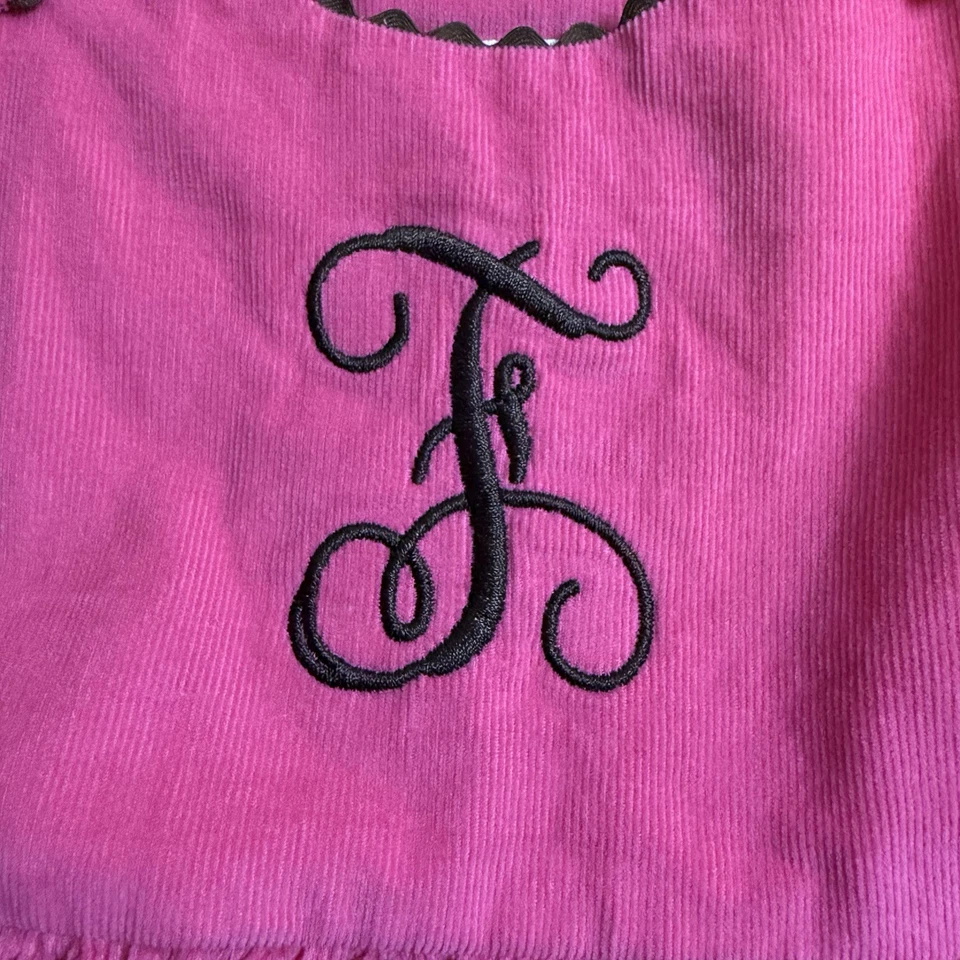 Vestido Delantal Pana Rosa Borde Ric Rac “E” Monograma Southern Tots Foto 2 de 4