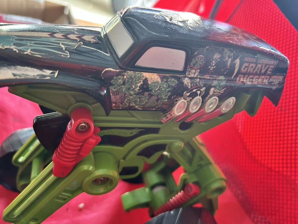 Camión de juguete Hot Wheels Monster Jam 2004 excavadora de tumbas 30 aniversario mega puente aéreo Foto 3 de 4