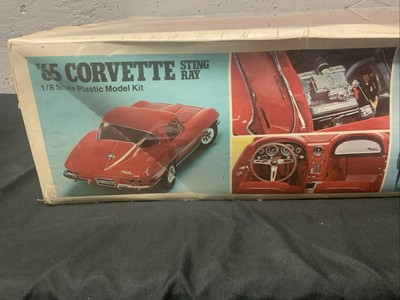Vintage 1:8 Scale Monogram Corvette '65 Sting Ray Vintage Model