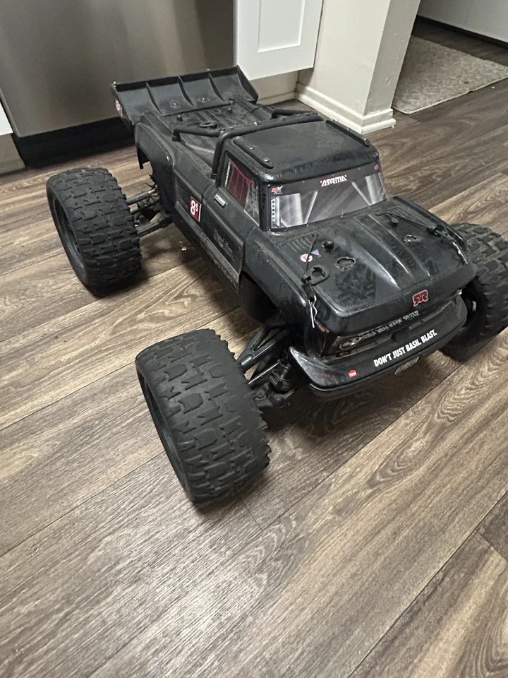 Arrma Outcast 1/5 8S BLX EXB Cuerpo Rollo Jaula Clips Negro Rojo Pintado Foto 3 de 4