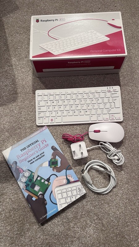 Raspberry Pi 400 Kit (microSD SSD, Broadcom BCM2711, 1.80 GHz, 4GB, UK...