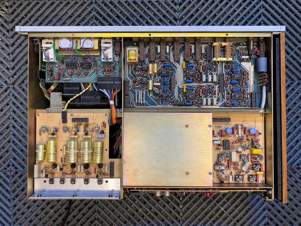 Тюнер предусилителя ReVox A720 с великолепным дисплеем трубки Nixie - Изображение 3 из 4