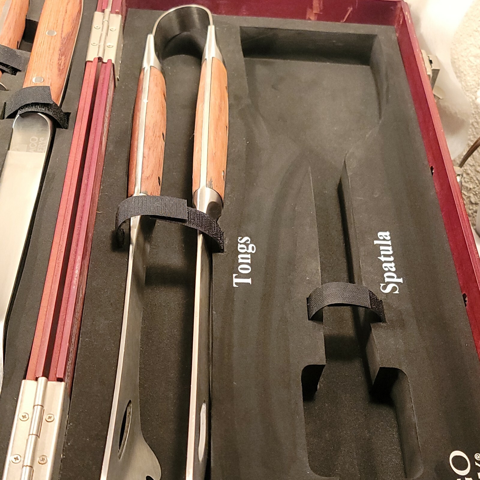 Chicago Cutlery BBQ Outdoor Grilling 6 out of 8 PIECE SET W/ WOOD BOX