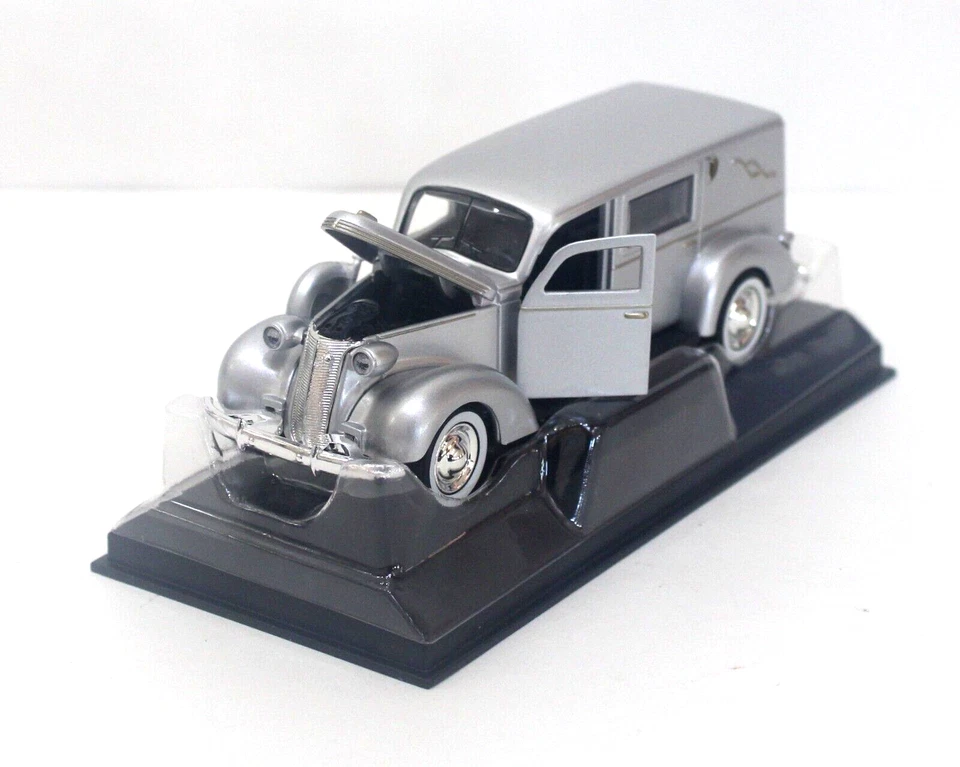 American Heritage 70430 1937 Studebaker Hearse 1:43 Silver Mint/ Box - Image 3 of 4