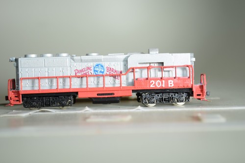 91072 Spur N RINGLING BROS UND BARNIMUM BAILY GP 40 MODIFIZIERT OHNE ANTRIEB | Zustand: Used