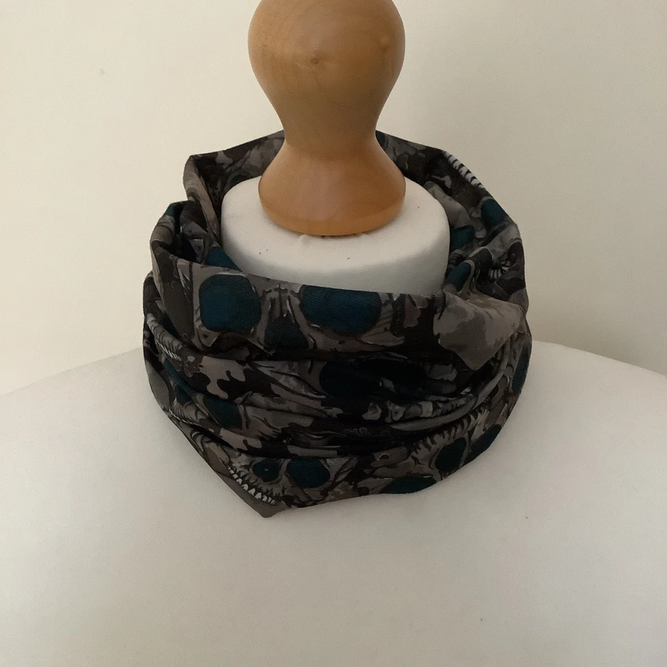 A Skulls Design Thermal Motorcycle Balaclava Stretch Neck Tube Snood Scarf  - Image 2 of 4