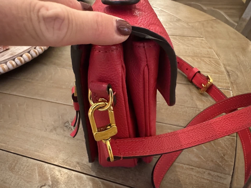 Louis Vuitton Metis Pouchette Crossbody Handbag in cDark Rose Empreinte. Rare! - Image 4 of 4