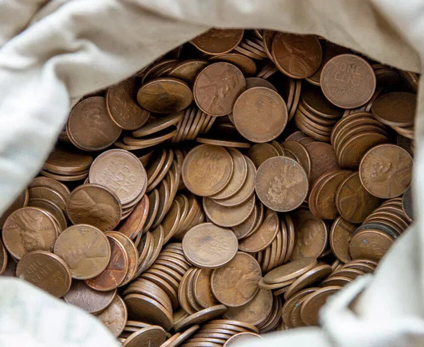 500 USA Wheat Cent 1c Coins: 1909- 1958 Mixed Lot: P,D,S Mints Out of Canvas Bag - Image 2 of 3
