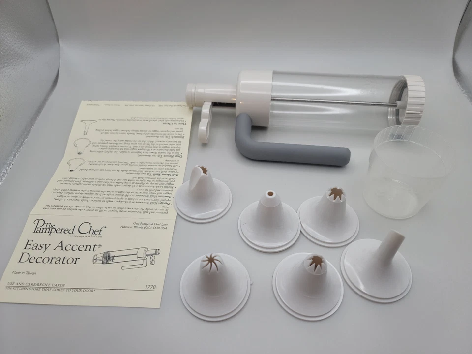 Pampered Chef 1778 Easy Accent Decorator with box and insert pamphlet - Image 2 of 3