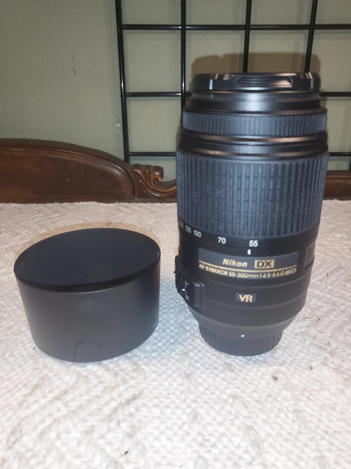 Lente zoom Nikon AF-S DX NIKKOR 55-300 mm f/4,5-5,6G ED VR | Montaje F | Negro Foto 3 de 4