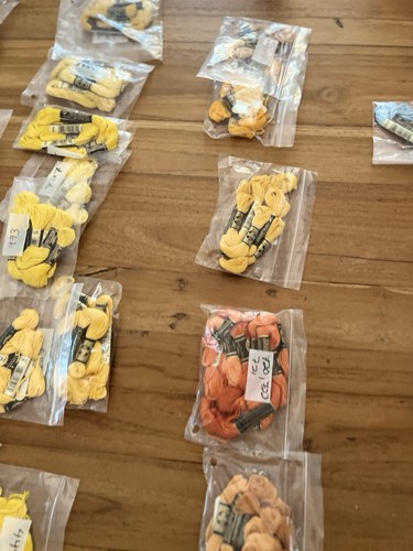 HUGE LOT Of 500+ Mixed DMC Embroidery Floss Thread Sorted By Number multiples - Picture 5 of 13