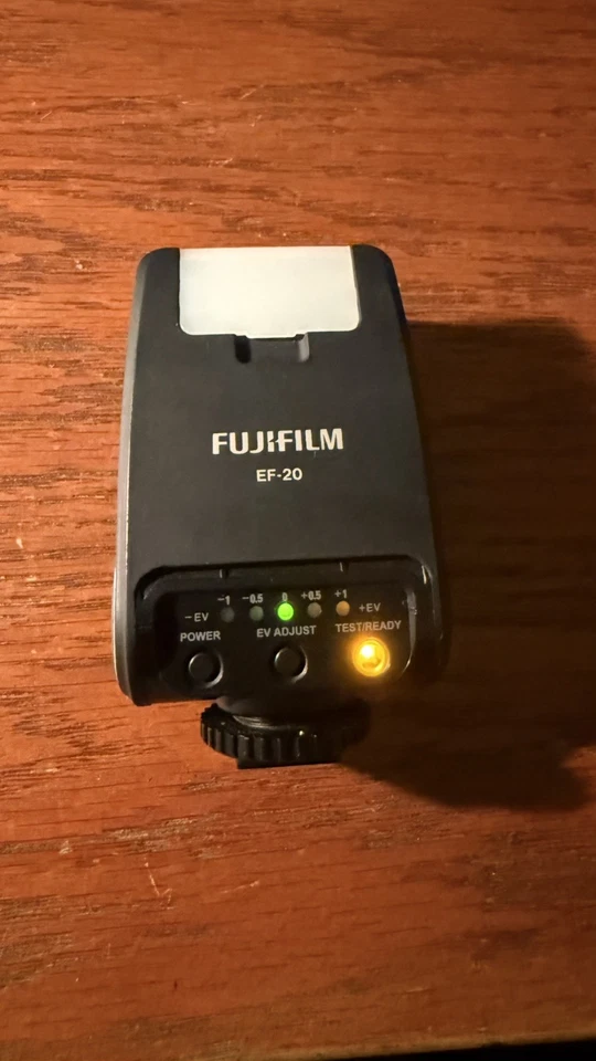 Flash TTL compacto Fujifilm EF-20 para X Series excelente Japão - Imagem 2 de 4