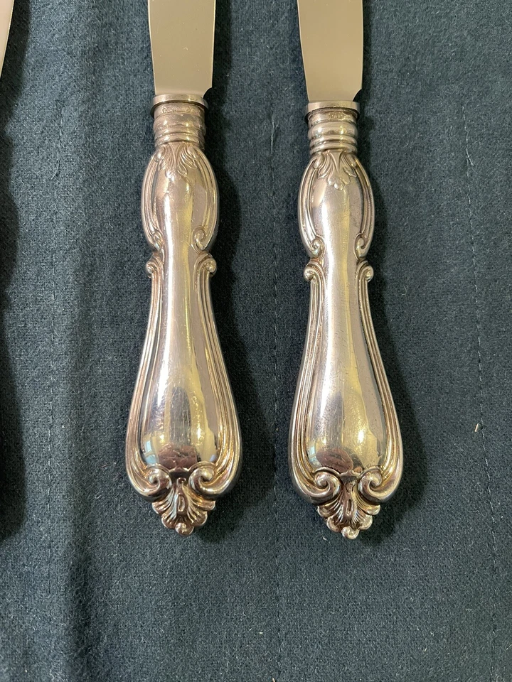 Hallbergs Guldsmeds Ab, Suecia. Juego de cuatro (4) cuchillos de almuerzo "Olga" en plata A Foto 4 de 4