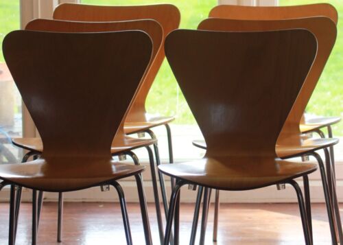 Set of 5 (plus 1), series 7 (style)  chairs in the manner of Arne Jacobsen, - Photo 1/13