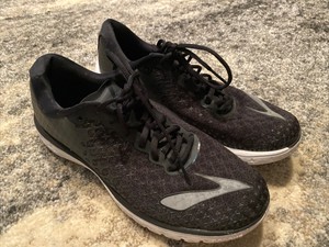 black brooks tennis shoes