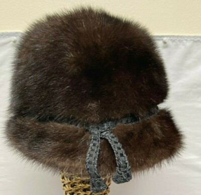 Brown mink ladies hat. Like new condition Amazon.com: surell Brown Mink Cloche Knit Hat with Flower  main image 4