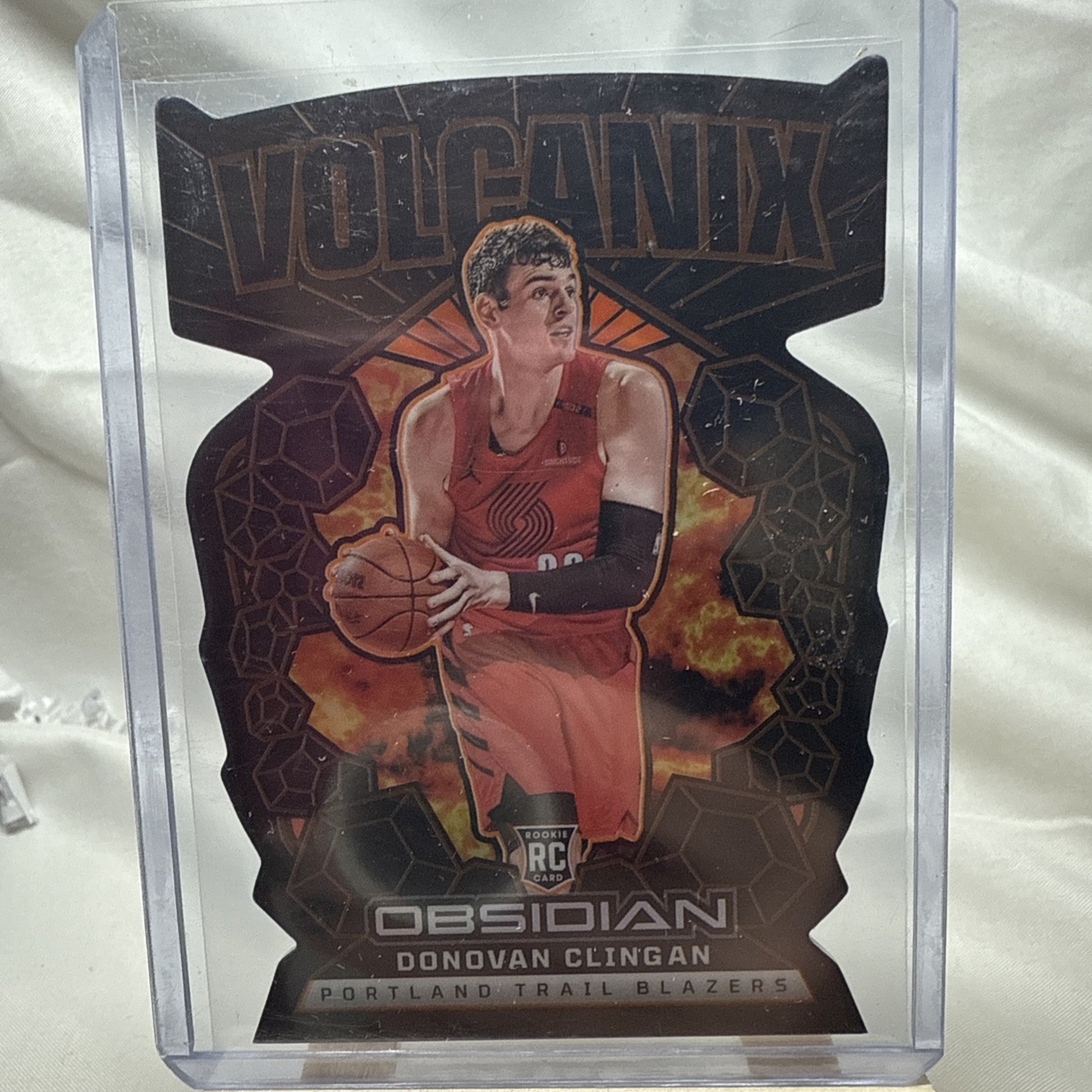 2024-25 Panini Obsidian Donovan Clingan Rookie Volcanix Die-Cut #21 - Blazers