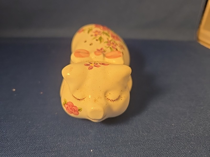 Vintage Potporri Floral Pig