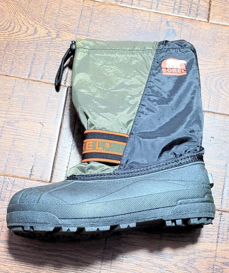 Botas de nieve Sorel juveniles Ice Fox talla 6 aisladas verdes y negras Foto 3 de 4