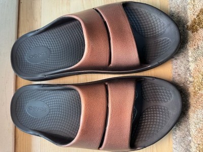 OOFOS OOahh Luxe Slide Sandals Metallic Rose Gold