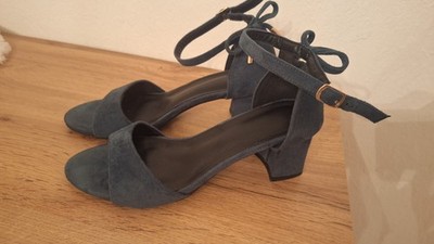 Damen sandaletten Samt Leder 37 grün,einmal getragen für 2 Stunden