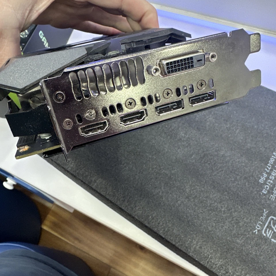 ASUS ROG Strix GTX 1080Ti - Image 2 of 4